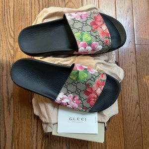 GG Gucci supreme Blooms ebony multi color slides  Original duster bags and box